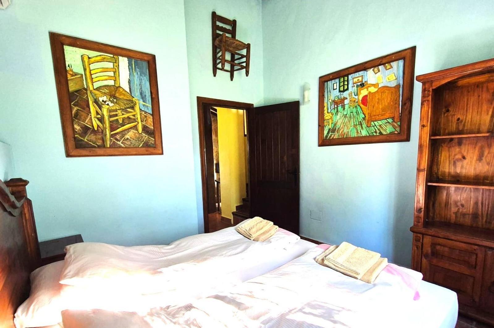 Rural 'vincent' Gogh, With Spectacular Pool & Optional Private 6 Guests Jacuzzi *