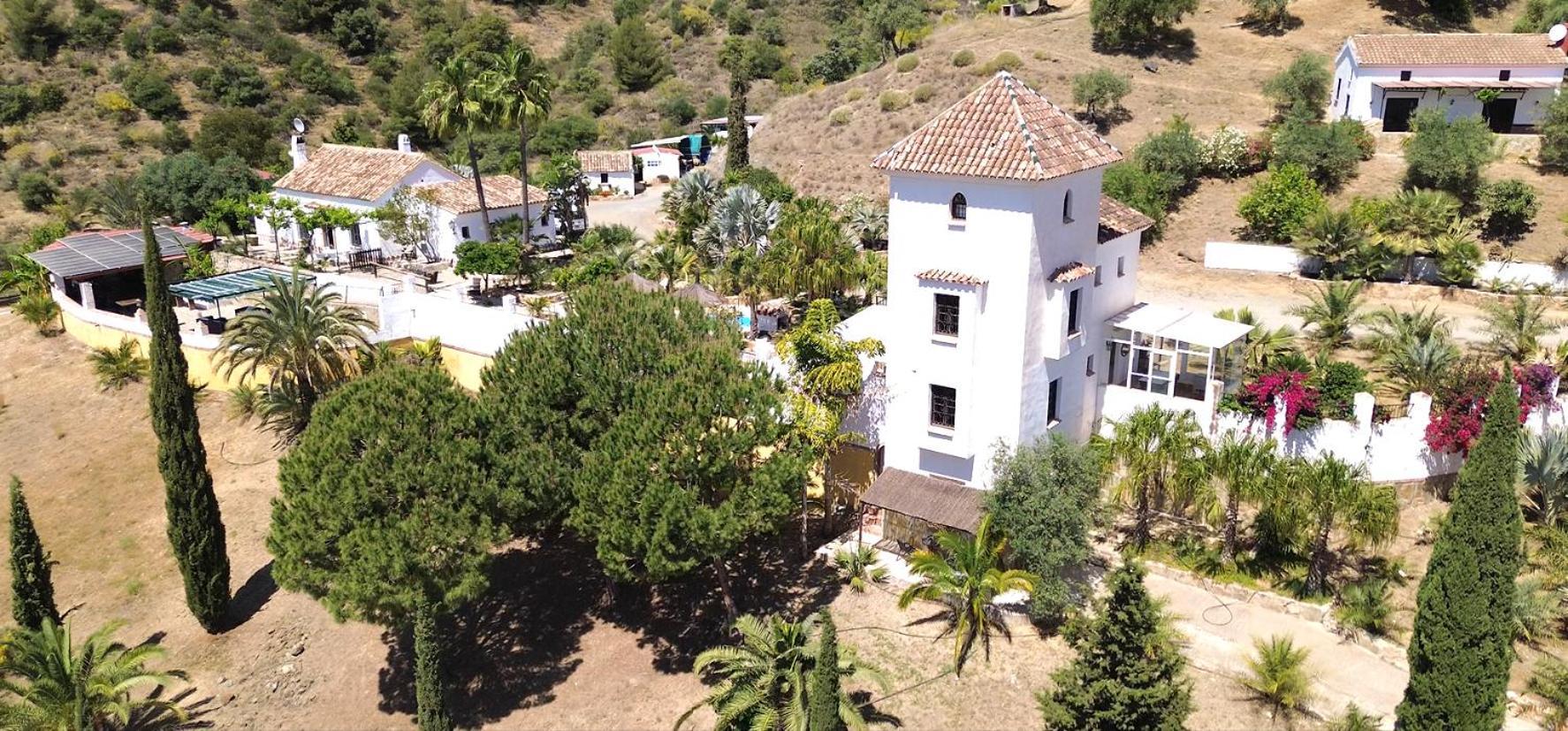 Rural Cottage, With Pool & Optional Private 6 Guests Jacuzzi Holiday home *